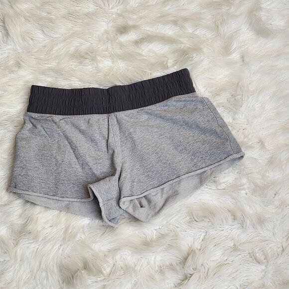 Lululemon Womens Gray Shorty Shorts Wide Waistband Sz Sm‎ - Picture 1 of 7